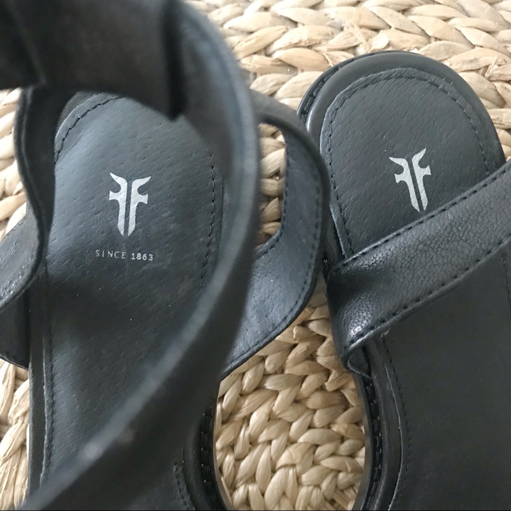 FRYE Cindy Black Leather Buckle Sandals Size 7 - Picture 3 of 8